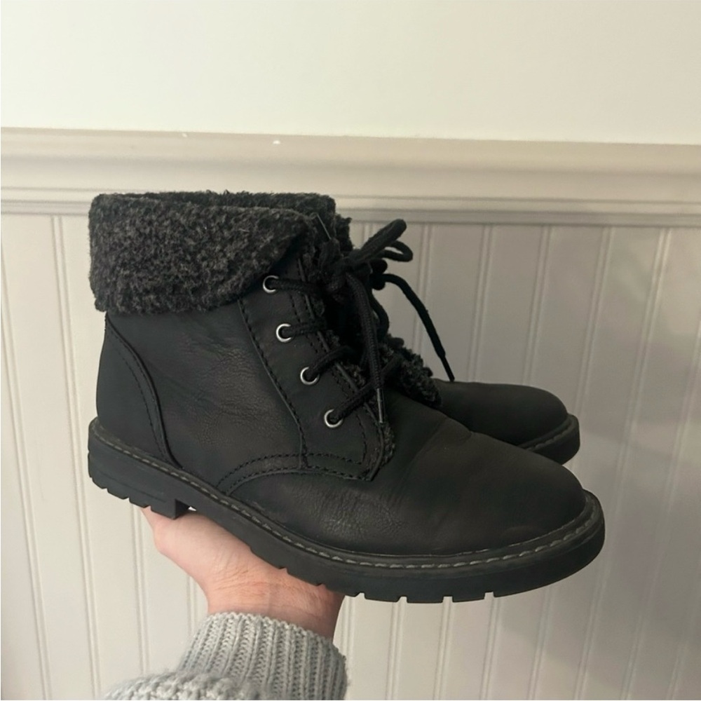 Sonoma Size 7 Black Lace Up Boots with Knit Cuffs
